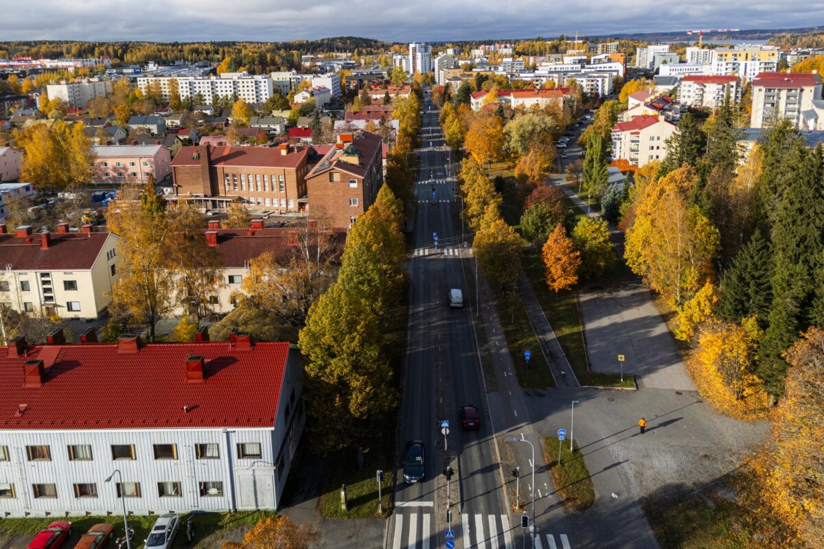 Ilmakuva Nuolialantien suuntaisesti kohti Pirkkalaa.