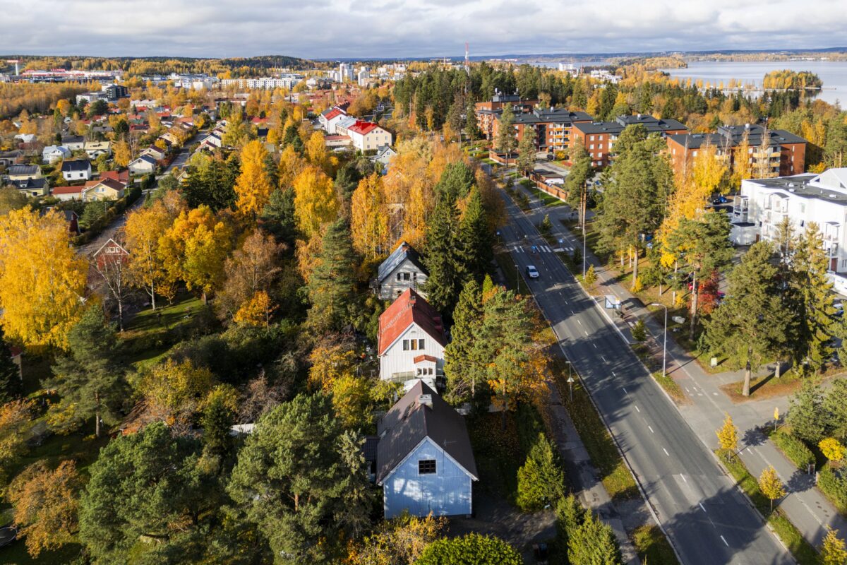 Syksyinen ilmakuva Nuolialantieltä Härmälän kohdalta.