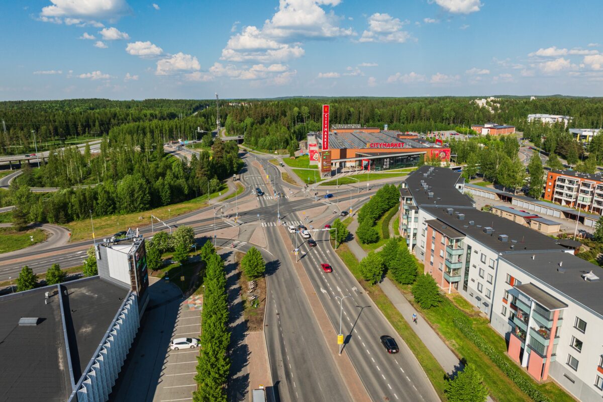 Ilmakuva Aitolahdentien ja Mäentakusenkadun risteyksestä Linnainmaalta.